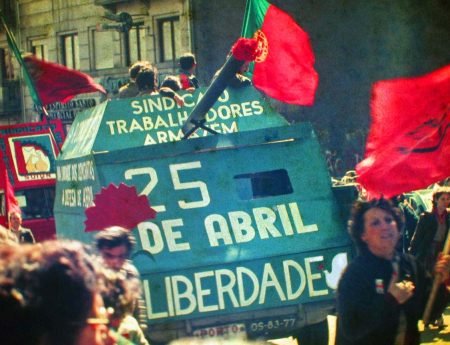 25 de Abril: Revolução dos Cravos